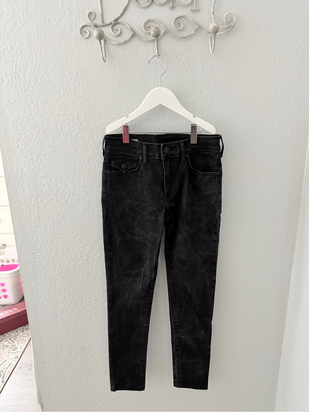 True Religion Black Mid Rise Super Skinny Jeans. Size 25.